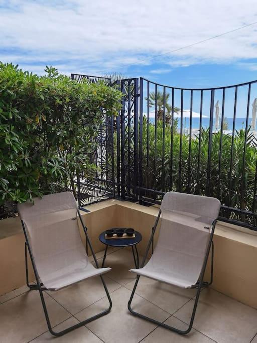 Superbe Studio Avec Terrasse En Front De Mer Menton Exterior foto