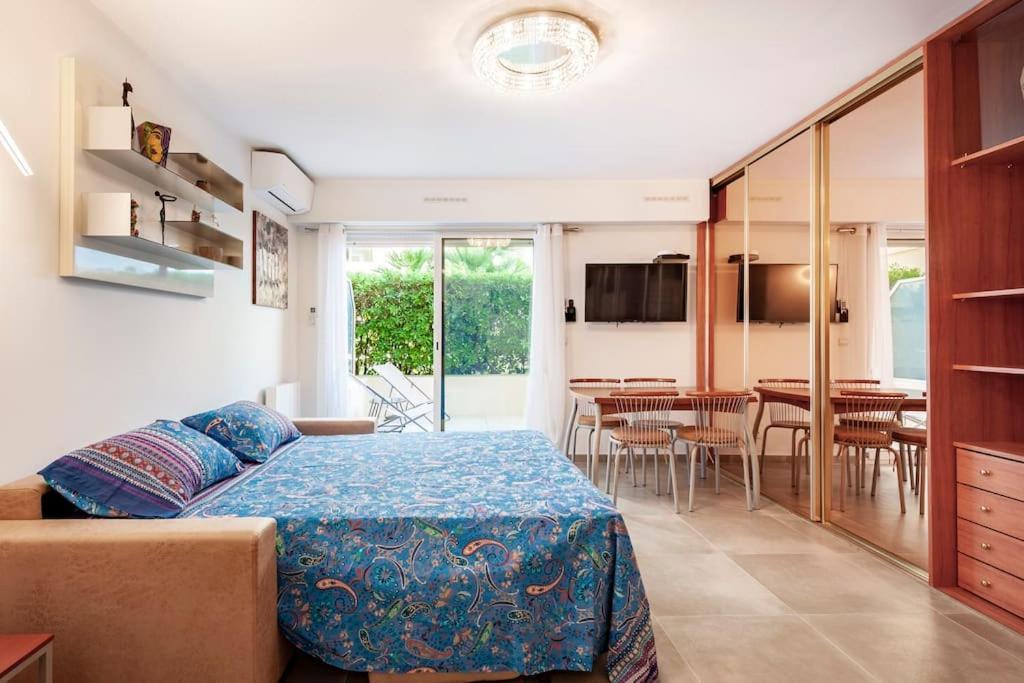 Superbe Studio Avec Terrasse En Front De Mer Menton Exterior foto