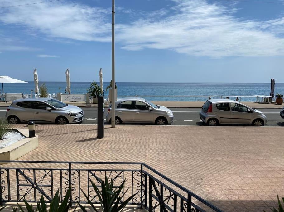 Superbe Studio Avec Terrasse En Front De Mer Menton Exterior foto