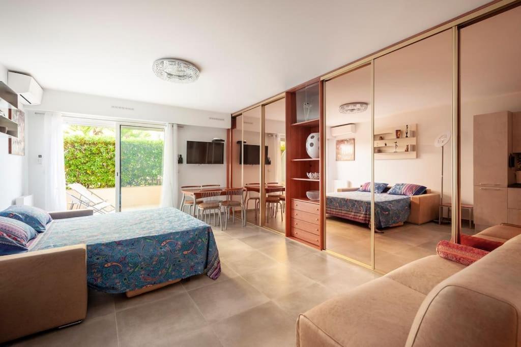 Superbe Studio Avec Terrasse En Front De Mer Menton Exterior foto