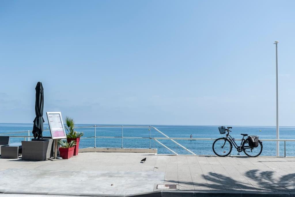 Superbe Studio Avec Terrasse En Front De Mer Menton Exterior foto