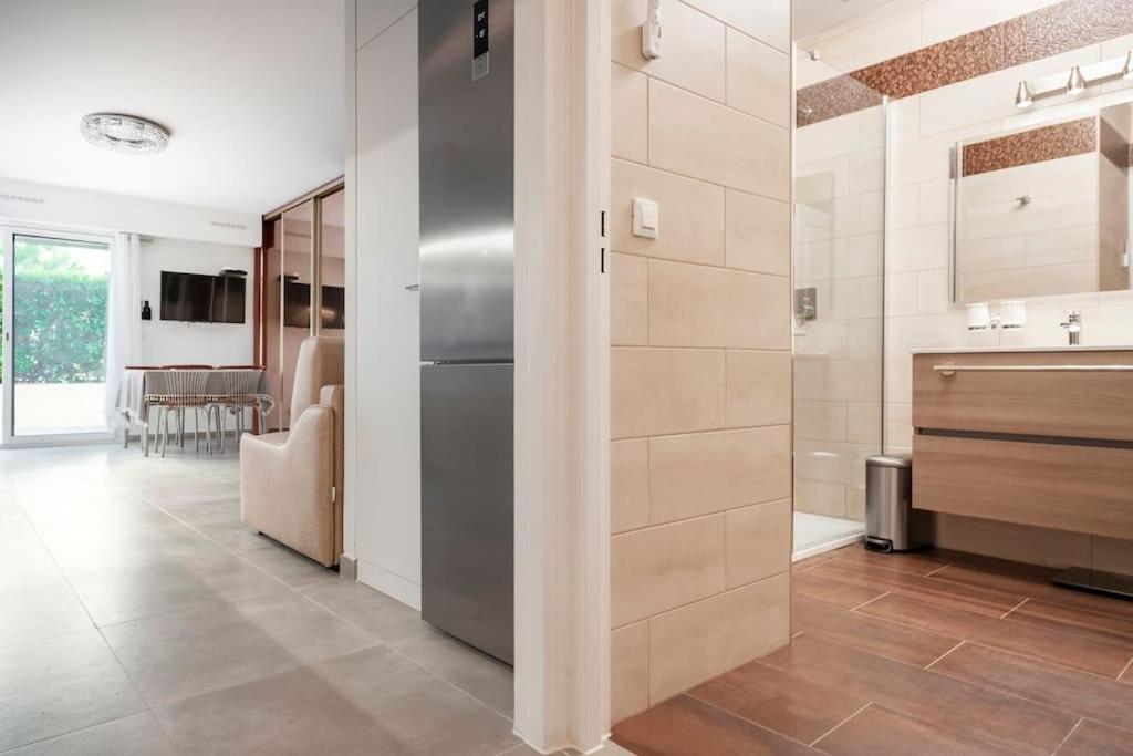Superbe Studio Avec Terrasse En Front De Mer Menton Exterior foto