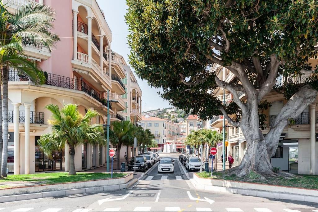 Superbe Studio Avec Terrasse En Front De Mer Menton Exterior foto