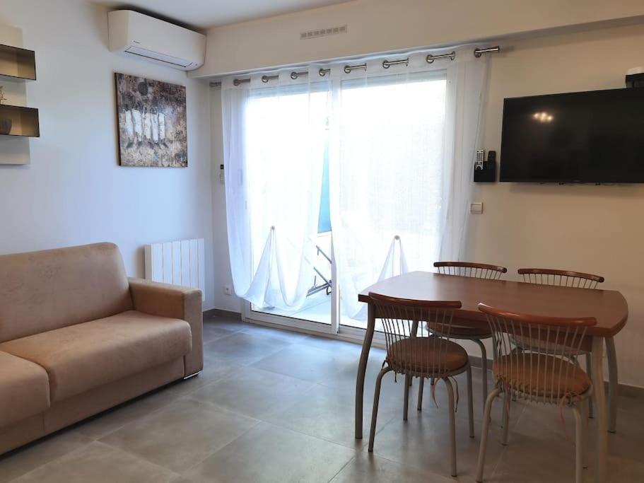 Superbe Studio Avec Terrasse En Front De Mer Menton Exterior foto
