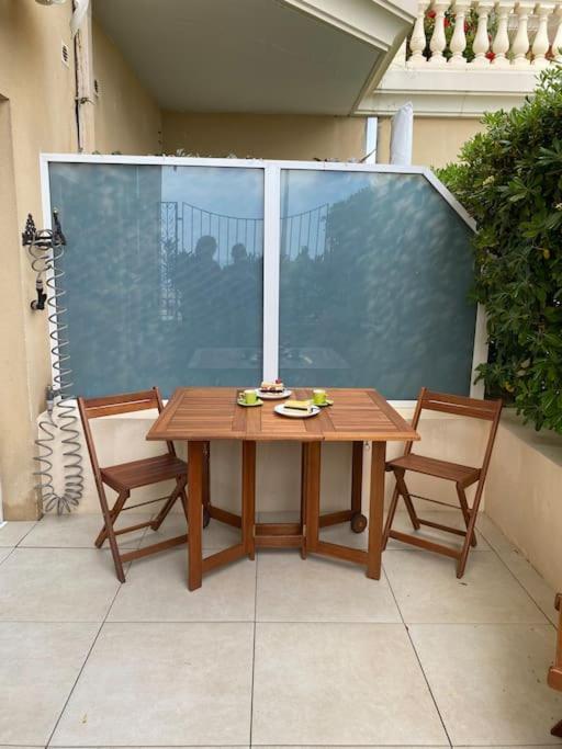 Superbe Studio Avec Terrasse En Front De Mer Menton Exterior foto