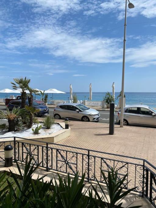 Superbe Studio Avec Terrasse En Front De Mer Menton Exterior foto