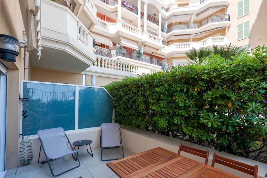 Superbe Studio Avec Terrasse En Front De Mer Menton Exterior foto